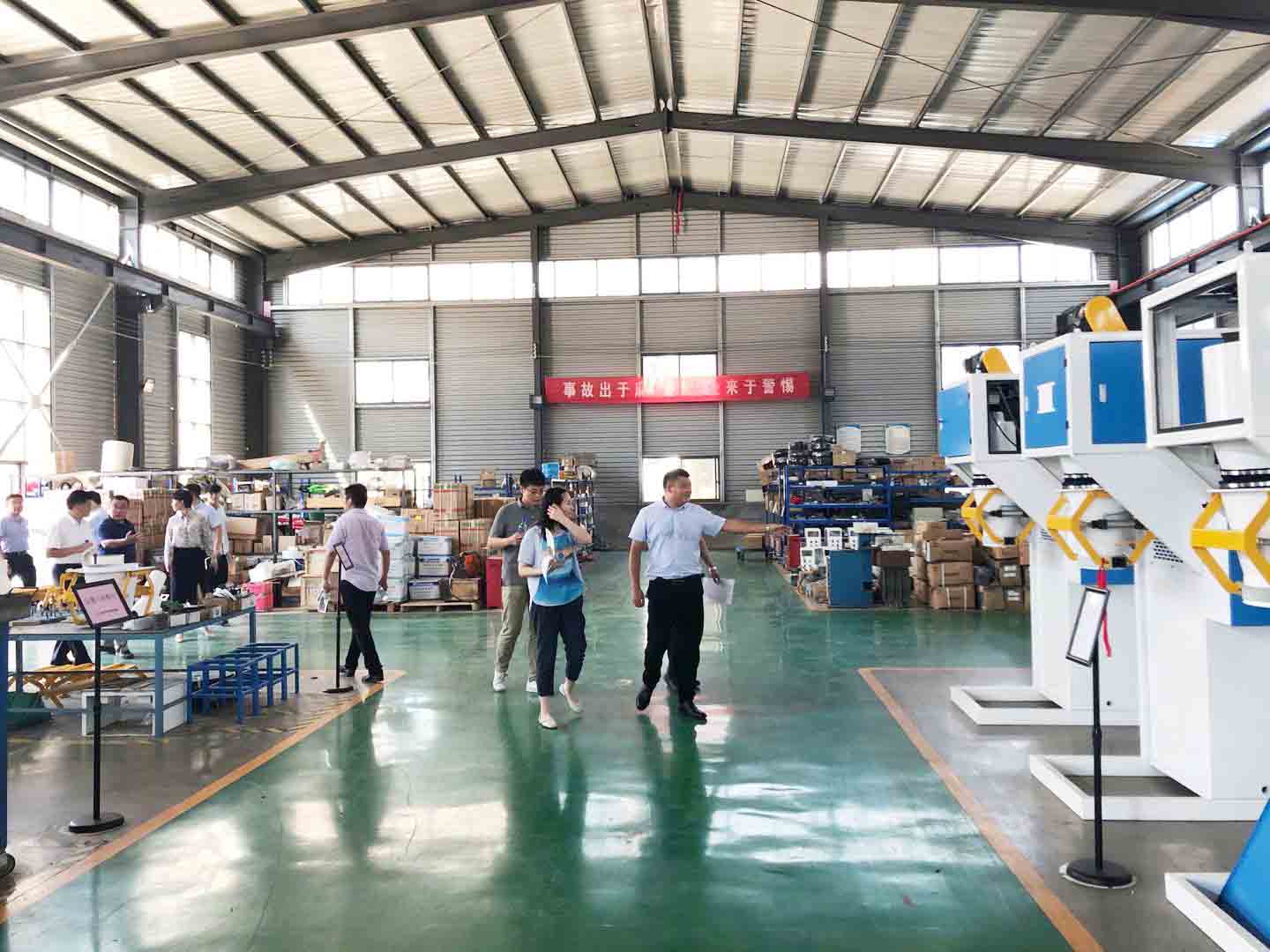 �gӭ�й��ž��c�ƽ�(zh��n)��������(j��)�I(l��ng)��(d��o)��(l��i)��˾�W�R�z��